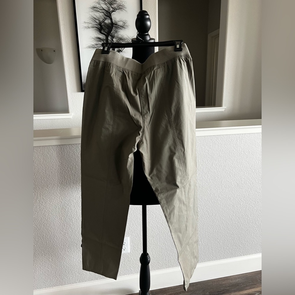 Chico’s Army Green Pull On Utility Pant - NWOT - Small / Chico’s size 0.5